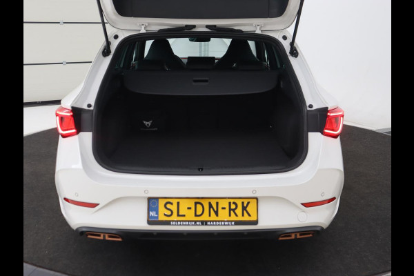 CUPRA Leon 1.4 eHybrid | Stoelverwarming | Carplay | Camera | Navigatie | Sfeerverlichting | Stuurverwarming | Keyless | Adaptive cruise | Sportstoelen | Climate control | Park Assist | PHEV | Plug In