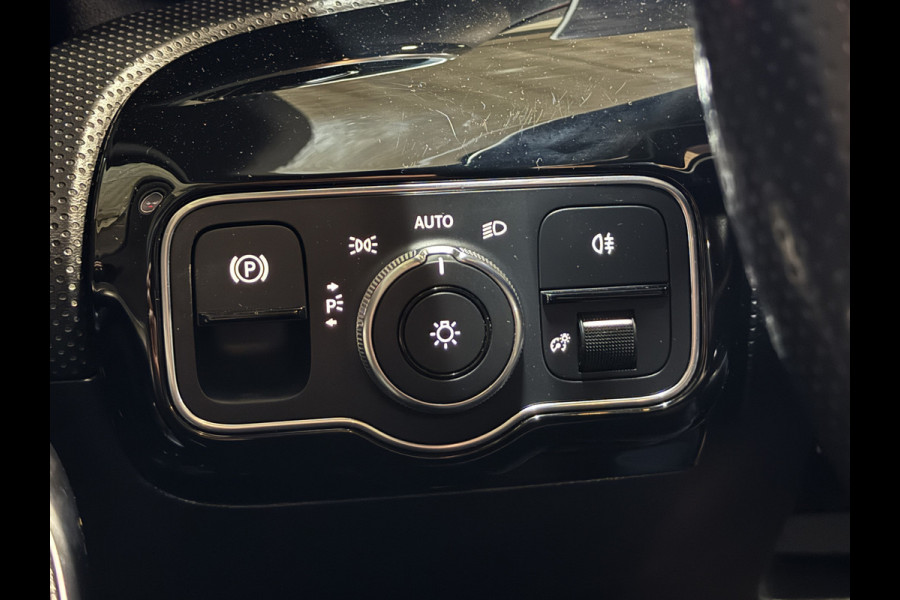 Mercedes-Benz A-Klasse 200 Launch Edition Premium | AMG Line | Panoramadak | LED Performance