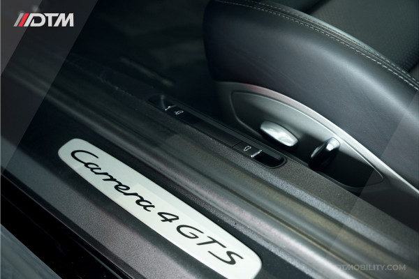 Porsche 911 3.0 Carrera 4 GTS | Chrono | Panoramadak |