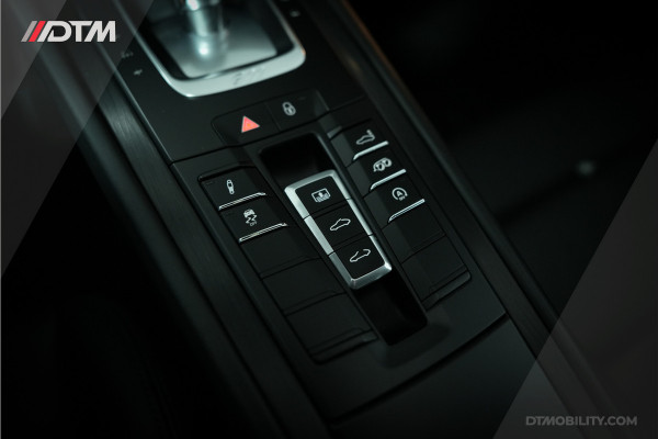 Porsche 911 3.0 Carrera 4 GTS | Chrono | Panoramadak |