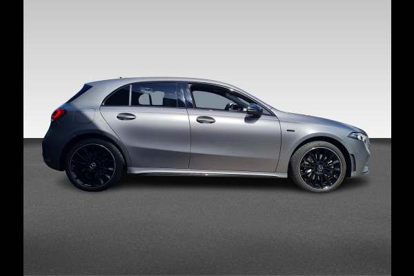 Mercedes-Benz A-Klasse 250 e Premium  | widescreen | 19"AMG velgen | sfeerverlichting | blind-spot | trekhaak |