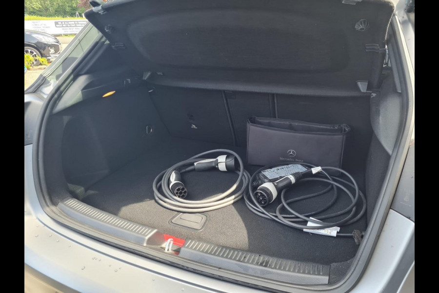 Mercedes-Benz A-Klasse 250 e Premium  | widescreen | 19"AMG velgen | sfeerverlichting | blind-spot | trekhaak |