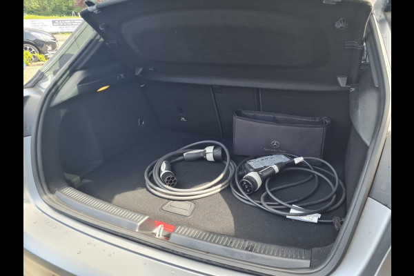 Mercedes-Benz A-Klasse 250 e Premium  | widescreen | 19"AMG velgen | sfeerverlichting | blind-spot | trekhaak |
