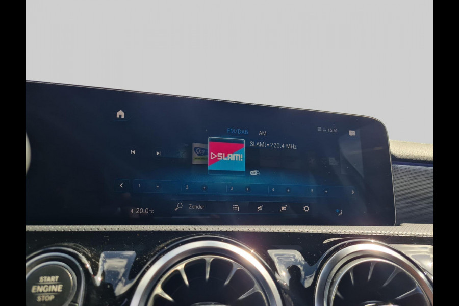 Mercedes-Benz A-Klasse 250 e Premium  | widescreen | 19"AMG velgen | sfeerverlichting | blind-spot | trekhaak |