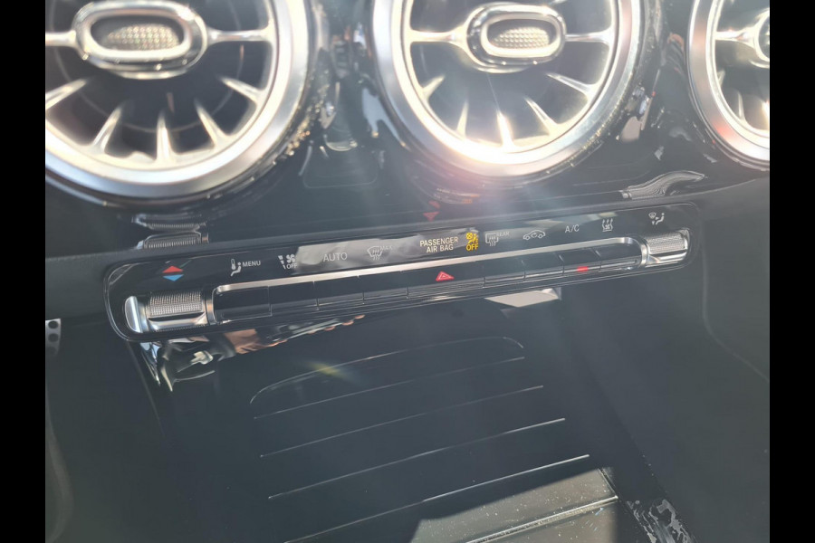 Mercedes-Benz A-Klasse 250 e Premium  | widescreen | 19"AMG velgen | sfeerverlichting | blind-spot | trekhaak |