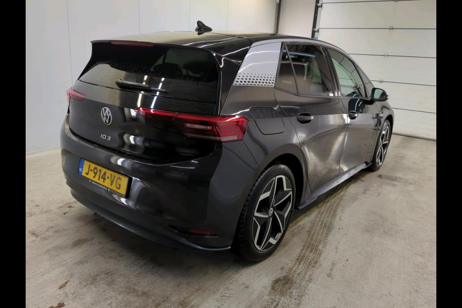 Volkswagen ID.3 First Plus 58 kWh Airco ECC Navi Carplay PDC VA+ Camera Adaptive Cruise Control 19" LM Velgen LED Matrix