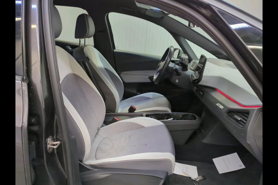Volkswagen ID.3 First Plus 58 kWh Airco ECC Navi Carplay PDC VA+ Camera Adaptive Cruise Control 19" LM Velgen LED Matrix