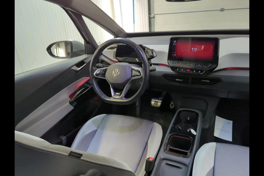 Volkswagen ID.3 First Plus 58 kWh Airco ECC Navi Carplay PDC VA+ Camera Adaptive Cruise Control 19" LM Velgen LED Matrix