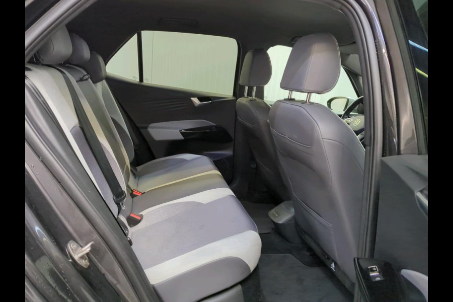 Volkswagen ID.3 First Plus 58 kWh Airco ECC Navi Carplay PDC VA+ Camera Adaptive Cruise Control 19" LM Velgen LED Matrix