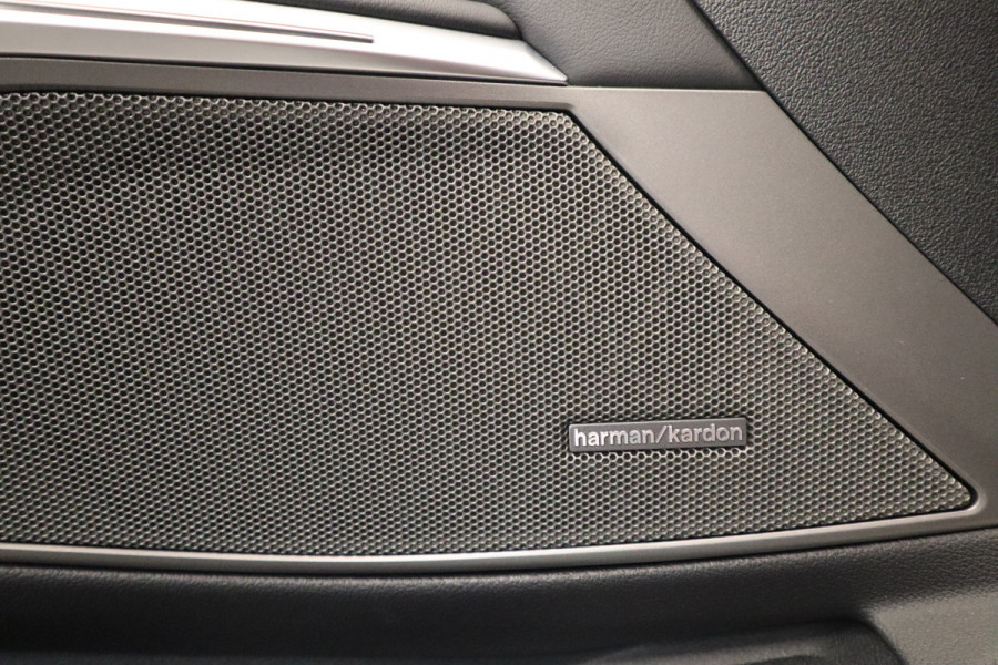 BMW 3 Serie Touring M3 xDrive Competition Akrapovič Co-Pilot Head-UP Fabrieksgarantie 510pk!