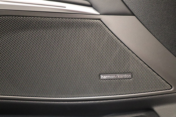 BMW 3 Serie Touring M3 xDrive Competition Akrapovič Co-Pilot Head-UP Fabrieksgarantie 510pk!