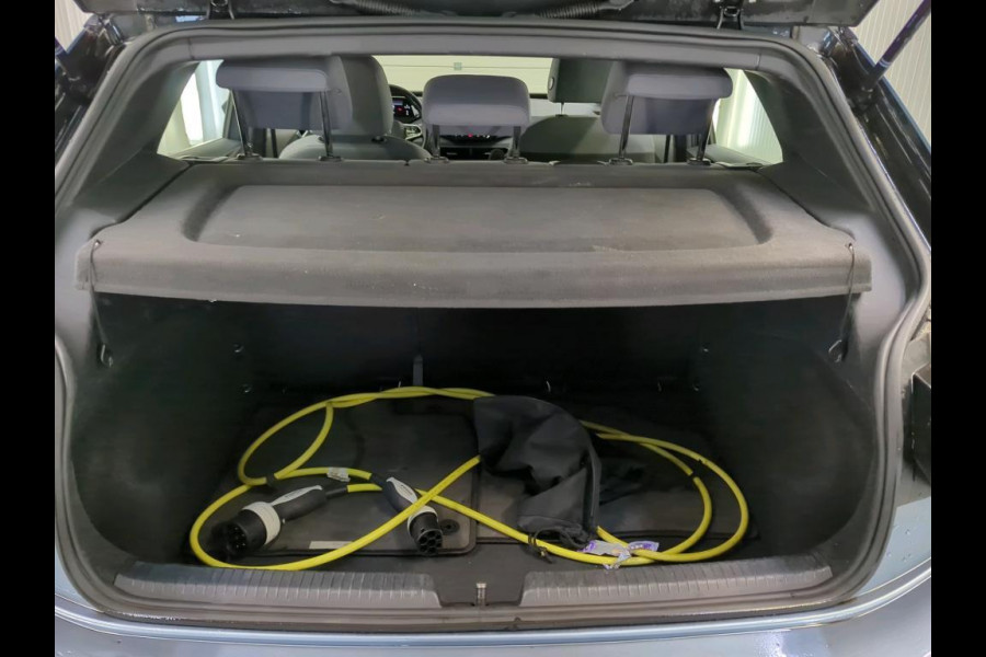 Volkswagen ID.3 Pro 58 kWh Airco ECC Navi Carplay PDC VA+ Camera Full LED Adaptive Cruise Control 18" LM Velgen Stoel/Stuurwielverwarming