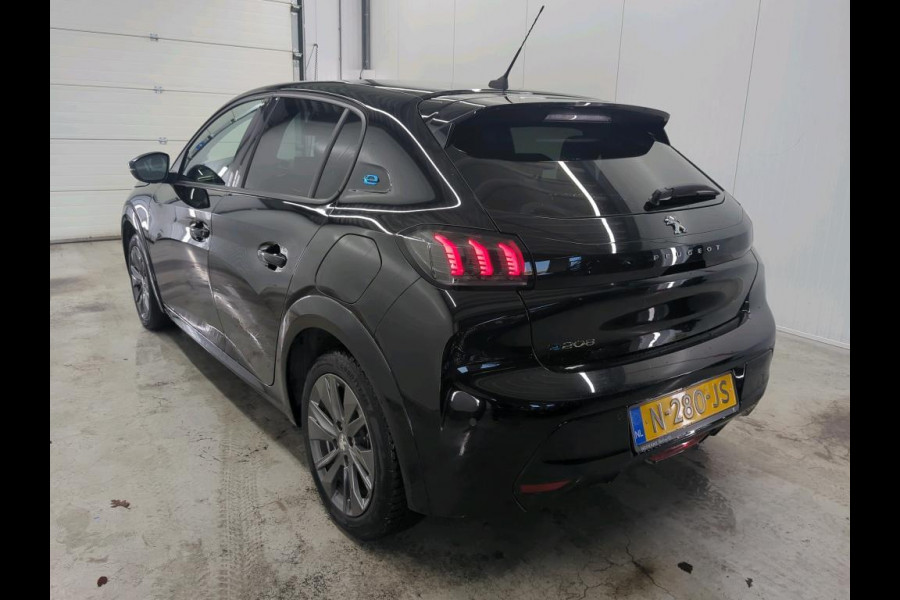 Peugeot e-208 EV Allure Pack 50 kWh Airco ECC Navi Carplay PDC VA + Camera Stoelverwarming Full LED LM Velgen Virtual Cockpit Cruise Control