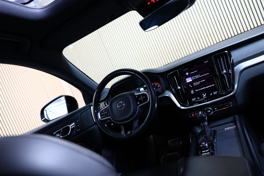 Volvo S60 2.0 T5 Intro Edition R-Design AUT avm 250pk PANO HUD H/K ACC CARPLAY DAB LEER '20