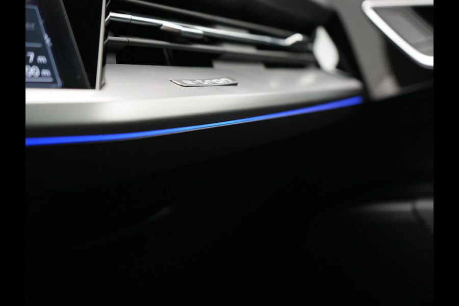 Audi Q4 e-tron 50 quattro S Line 77 kWh 299pk Dealer O.H. INCL BTW | Panodak | Lederen Sportstoelen Verwarmd | Keyless | Navigatie | Cruise Control | Virtual | DAB | Taifungrau Metallic |
