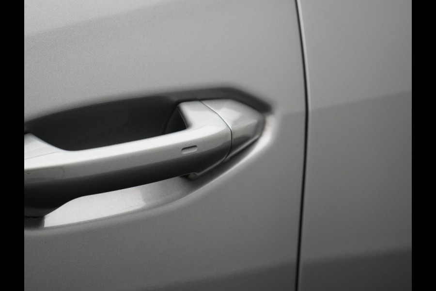 Audi Q4 e-tron 50 quattro S Line 77 kWh 299pk Dealer O.H. INCL BTW | Panodak | Lederen Sportstoelen Verwarmd | Keyless | Navigatie | Cruise Control | Virtual | DAB | Taifungrau Metallic |