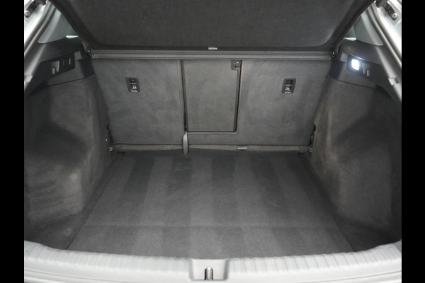 Audi Q4 e-tron 50 quattro S Line 77 kWh 299pk Dealer O.H. INCL BTW | Panodak | Lederen Sportstoelen Verwarmd | Keyless | Navigatie | Cruise Control | Virtual | DAB | Taifungrau Metallic |