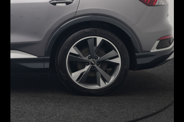 Audi Q4 e-tron 50 quattro S Line 77 kWh 299pk Dealer O.H. INCL BTW | Panodak | Lederen Sportstoelen Verwarmd | Keyless | Navigatie | Cruise Control | Virtual | DAB | Taifungrau Metallic |