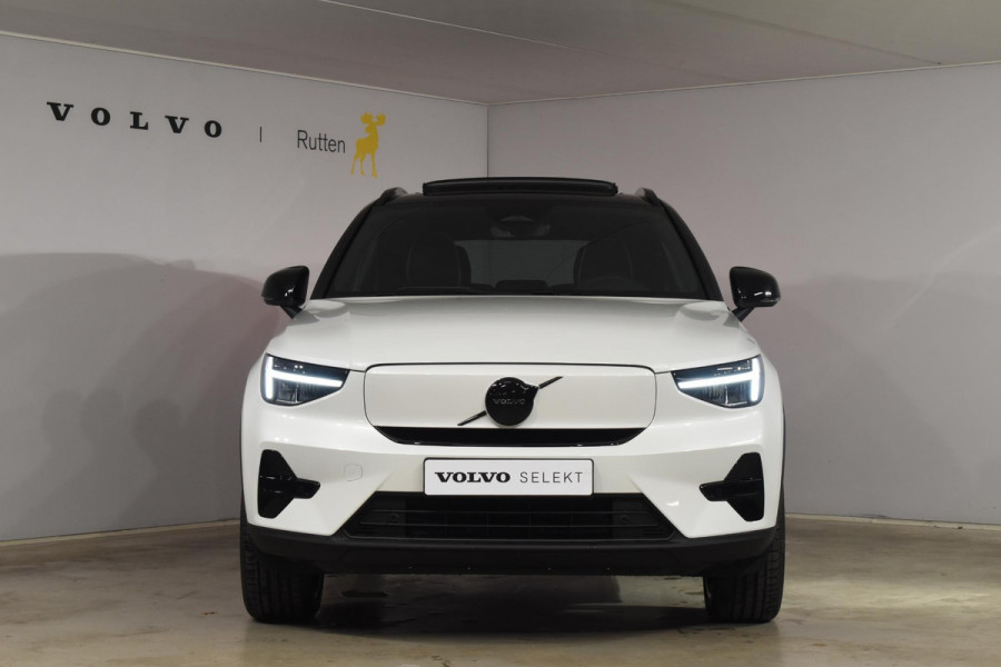 Volvo EX40 252PK Single Motor Ext. Range Plus Black Edition / Extra getint glas / 20'' velgen / Panoramadak / Zwart dak / Harman Kardon / Microtech/Nubuck