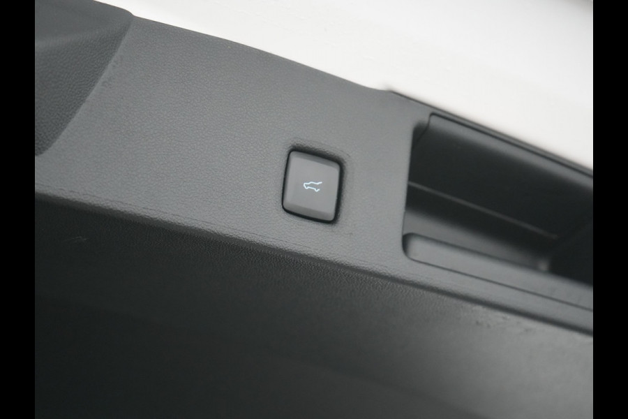 Ford Kuga 2.5 ST-Line Plug In Hybrid 225pk Dealer O.H. PHEV | Trekhaak Af Fabriek | Adaptive Cruise | Head Up | 360 Camera | Sportstoelen & Stuur Verwarmd | Apple Carplay | Keyless | Blis | Virtual | Navigatie | DAB |