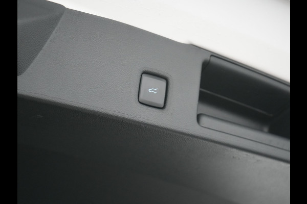 Ford Kuga 2.5 ST-Line Plug In Hybrid 225pk Dealer O.H. PHEV | Trekhaak Af Fabriek | Adaptive Cruise | Head Up | 360 Camera | Sportstoelen & Stuur Verwarmd | Apple Carplay | Keyless | Blis | Virtual | Navigatie | DAB |