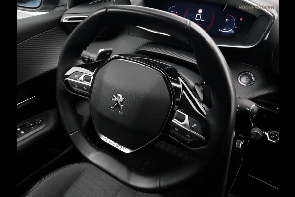 Peugeot 208 1.2 PureTech Allure Sportive (APPLE CARPLAY,LED,3D DISPLAY,CLIMATE,CRUISE,COMFORT-STOELEN,PARKEERSENSOREN,LM-VELGEN)