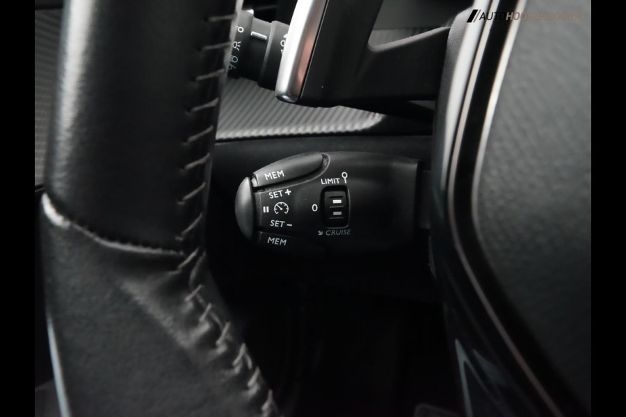 Peugeot 208 1.2 PureTech Allure Sportive (APPLE CARPLAY,LED,3D DISPLAY,CLIMATE,CRUISE,COMFORT-STOELEN,PARKEERSENSOREN,LM-VELGEN)