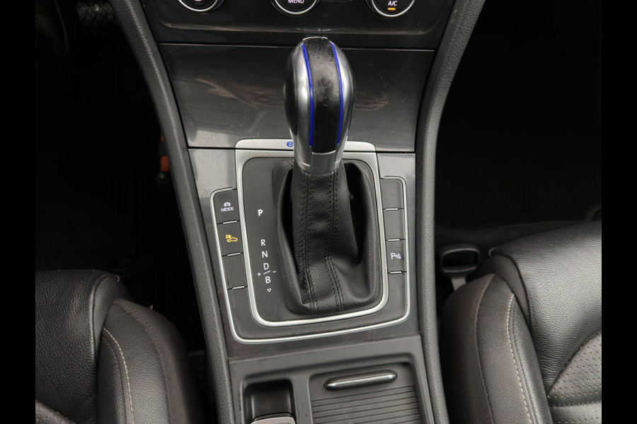 Volkswagen E-Golf {SOH-100%) Aut.* LUXURY-LEATHER | FULL-LED | NAVI-FULLMAP | CAMERA | HEATED-SPORTSEATS | ECC | PDC | CARPLAY | CRUISE | PRIVACY-GLASS | DIGI-COCKPIT | AMBIENT-LIGHT | CCS-FASTLOADER | 19''ALU*