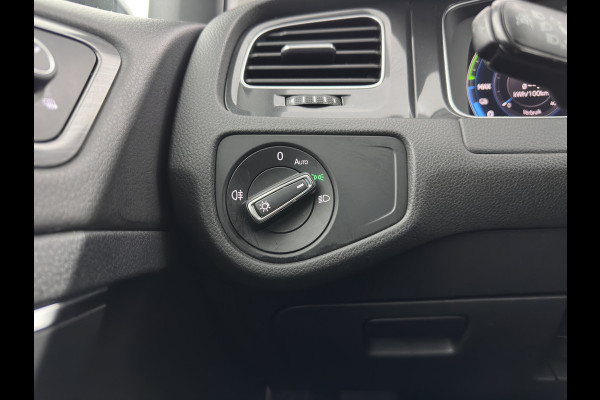 Volkswagen E-Golf {SOH-100%) Aut.* LUXURY-LEATHER | FULL-LED | NAVI-FULLMAP | CAMERA | HEATED-SPORTSEATS | ECC | PDC | CARPLAY | CRUISE | PRIVACY-GLASS | DIGI-COCKPIT | AMBIENT-LIGHT | CCS-FASTLOADER | 19''ALU*