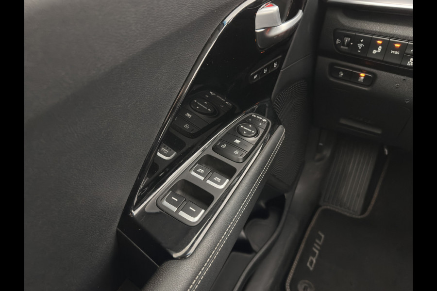 Kia e-Niro ExecutiveLine 64 kWh (3-Fase) {SOH-100%) (INCL-BTW) *AUT | LUXURY-LEATHER | FULL-LED | NAVI-FULLMAP | ADAPTIVE-CRUISE | CAMERA | MEMORY-PACK | LANE-ASSIST | KEYLESS | DIGI-COCKPIT | 17"ALU*