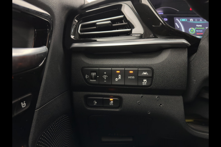 Kia e-Niro ExecutiveLine 64 kWh (3-Fase) {SOH-100%) (INCL-BTW) *AUT | LUXURY-LEATHER | FULL-LED | NAVI-FULLMAP | ADAPTIVE-CRUISE | CAMERA | MEMORY-PACK | LANE-ASSIST | KEYLESS | DIGI-COCKPIT | 17"ALU*