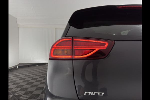 Kia e-Niro ExecutiveLine 64 kWh (3-Fase) {SOH-100%) (INCL-BTW) *AUT | LUXURY-LEATHER | FULL-LED | NAVI-FULLMAP | ADAPTIVE-CRUISE | CAMERA | MEMORY-PACK | LANE-ASSIST | KEYLESS | DIGI-COCKPIT | 17"ALU*