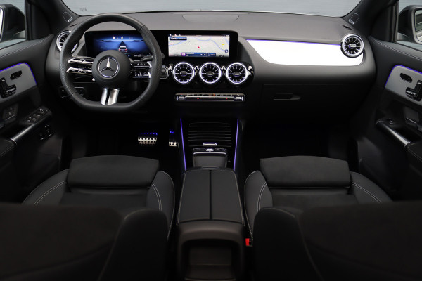 Mercedes-Benz GLA 250 e AMG Line | Panoramadak | Burmester | Distronic | Memory | Trekhaak | Keyless Go | Camera | Sfeerverlichting | Dodehoekassistent |