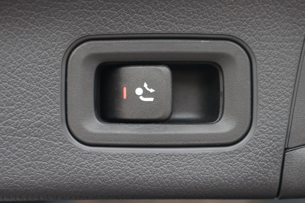 Mercedes-Benz GLA 250 e AMG Line | Panoramadak | Burmester | Distronic | Memory | Trekhaak | Keyless Go | Camera | Sfeerverlichting | Dodehoekassistent |