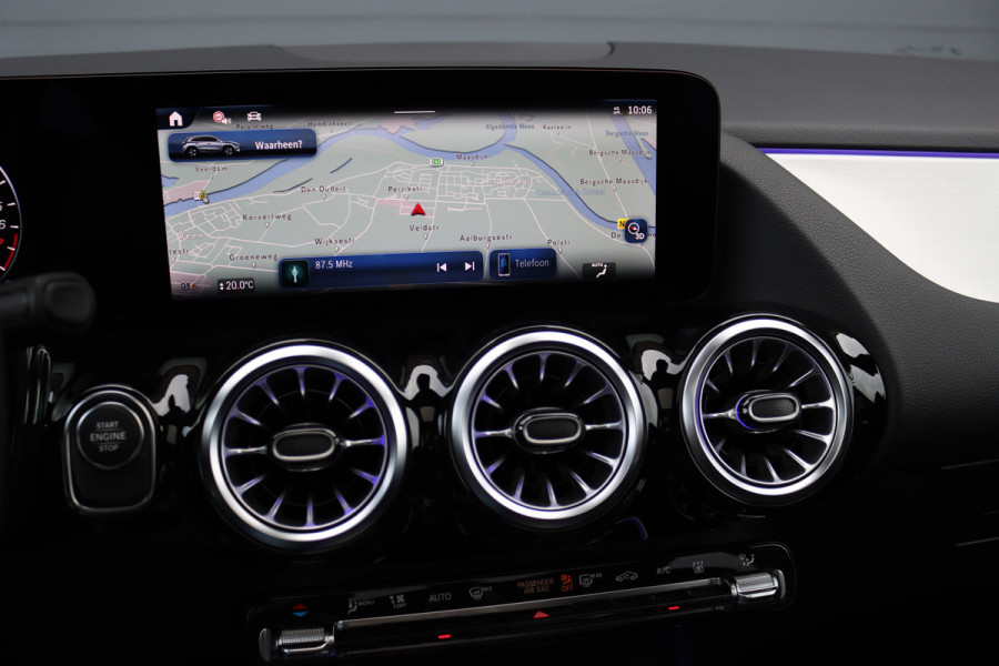 Mercedes-Benz GLA 250 e AMG Line | Panoramadak | Burmester | Distronic | Memory | Trekhaak | Keyless Go | Camera | Sfeerverlichting | Dodehoekassistent |