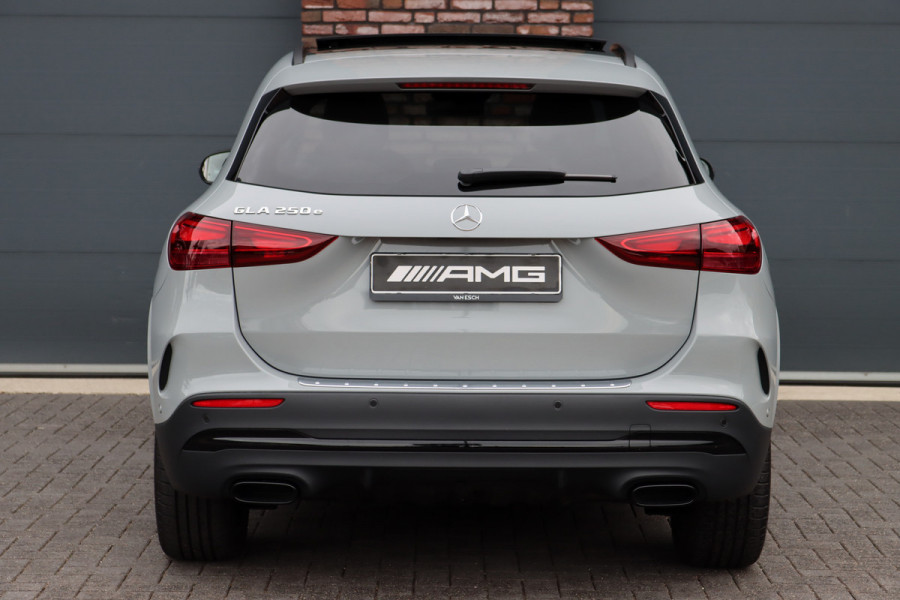 Mercedes-Benz GLA 250 e AMG Line | Panoramadak | Burmester | Distronic | Memory | Trekhaak | Keyless Go | Camera | Sfeerverlichting | Dodehoekassistent |