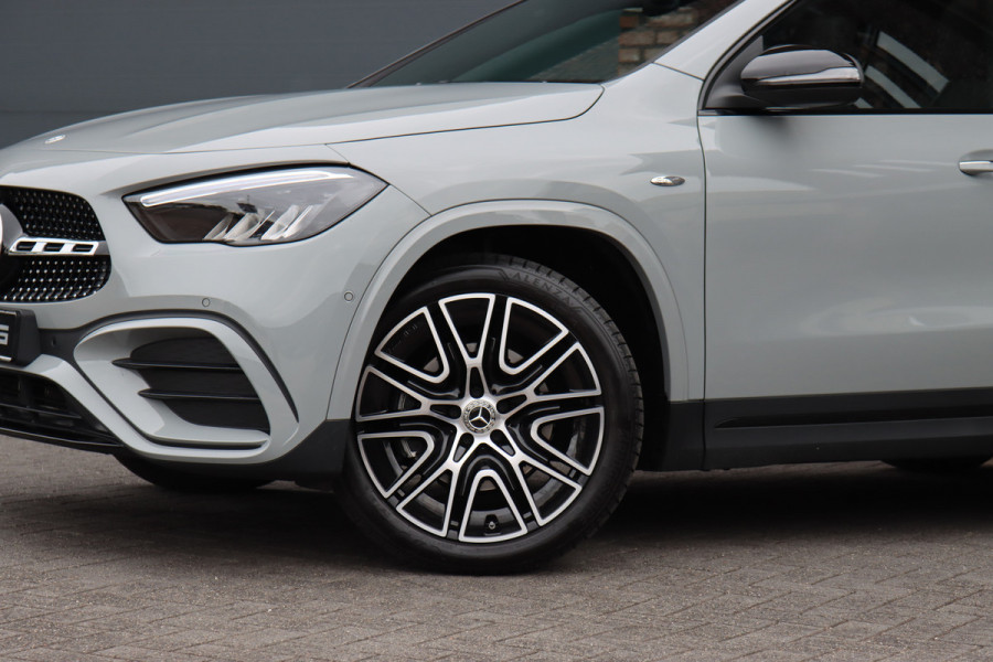 Mercedes-Benz GLA 250 e AMG Line | Panoramadak | Burmester | Distronic | Memory | Trekhaak | Keyless Go | Camera | Sfeerverlichting | Dodehoekassistent |