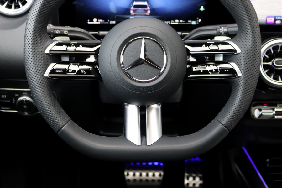 Mercedes-Benz GLA 250 e AMG Line | Panoramadak | Burmester | Distronic | Memory | Trekhaak | Keyless Go | Camera | Sfeerverlichting | Dodehoekassistent |
