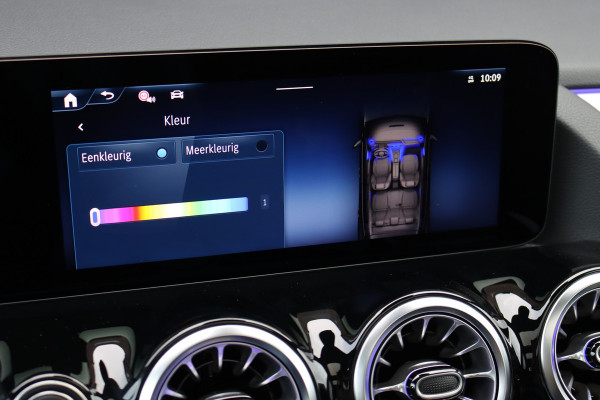 Mercedes-Benz GLA 250 e AMG Line | Panoramadak | Burmester | Distronic | Memory | Trekhaak | Keyless Go | Camera | Sfeerverlichting | Dodehoekassistent |