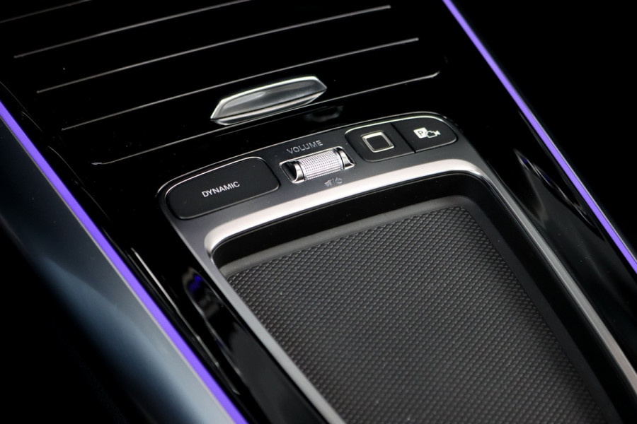 Mercedes-Benz GLA 250 e AMG Line | Panoramadak | Burmester | Distronic | Memory | Trekhaak | Keyless Go | Camera | Sfeerverlichting | Dodehoekassistent |