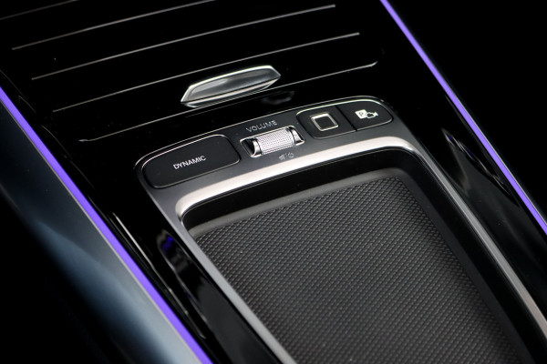 Mercedes-Benz GLA 250 e AMG Line | Panoramadak | Burmester | Distronic | Memory | Trekhaak | Keyless Go | Camera | Sfeerverlichting | Dodehoekassistent |