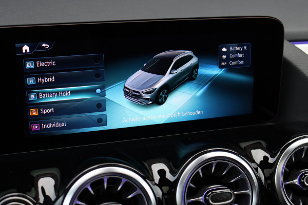 Mercedes-Benz GLA 250 e AMG Line | Panoramadak | Burmester | Distronic | Memory | Trekhaak | Keyless Go | Camera | Sfeerverlichting | Dodehoekassistent |