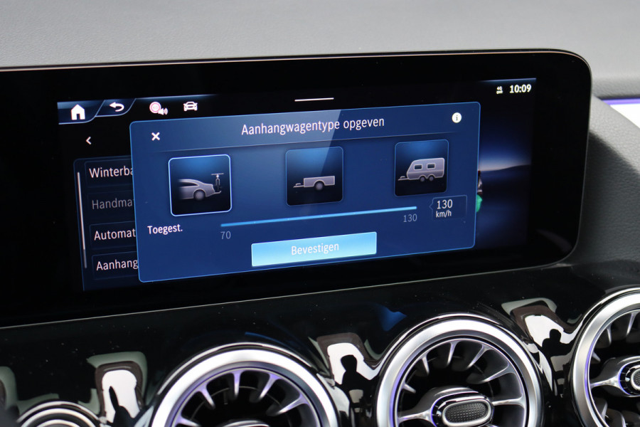 Mercedes-Benz GLA 250 e AMG Line | Panoramadak | Burmester | Distronic | Memory | Trekhaak | Keyless Go | Camera | Sfeerverlichting | Dodehoekassistent |