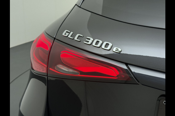 Mercedes-Benz GLC 300 e 4MATIC AMG Line | Luchtvering Achterasbesturing Trekhaak Burmester HUD Pano Memory