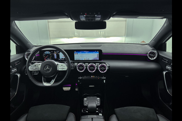 Mercedes-Benz A-Klasse 180 Premium Plus | Panoramadak | elct. bedienbare voor stoelen met memory | Navigatie | Parking support met camera achter | Inclusief 24 maanden MB Certified garantie voor Europa