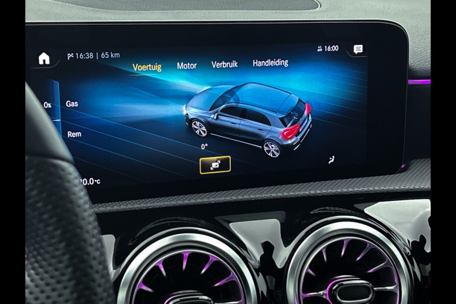 Mercedes-Benz A-Klasse 180 Premium Plus | Panoramadak | elct. bedienbare voor stoelen met memory | Navigatie | Parking support met camera achter | Inclusief 24 maanden MB Certified garantie voor Europa