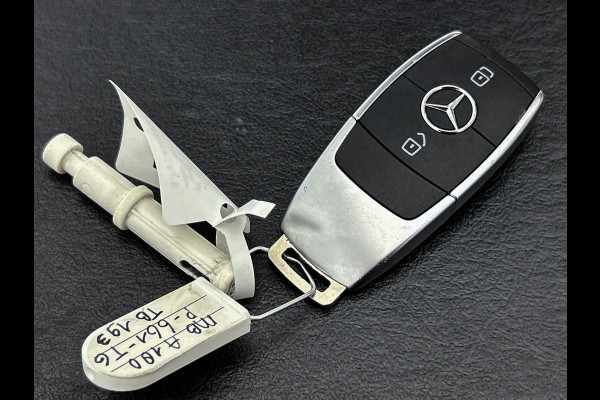 Mercedes-Benz A-Klasse 180 Premium Plus | Panoramadak | elct. bedienbare voor stoelen met memory | Navigatie | Parking support met camera achter | Inclusief 24 maanden MB Certified garantie voor Europa