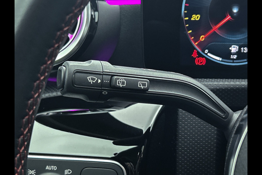 Mercedes-Benz A-Klasse 180 Premium Plus | Panoramadak | elct. bedienbare voor stoelen met memory | Navigatie | Parking support met camera achter | Inclusief 24 maanden MB Certified garantie voor Europa