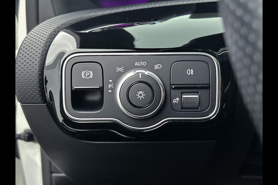 Mercedes-Benz A-Klasse 180 Premium Plus | Panoramadak | elct. bedienbare voor stoelen met memory | Navigatie | Parking support met camera achter | Inclusief 24 maanden MB Certified garantie voor Europa