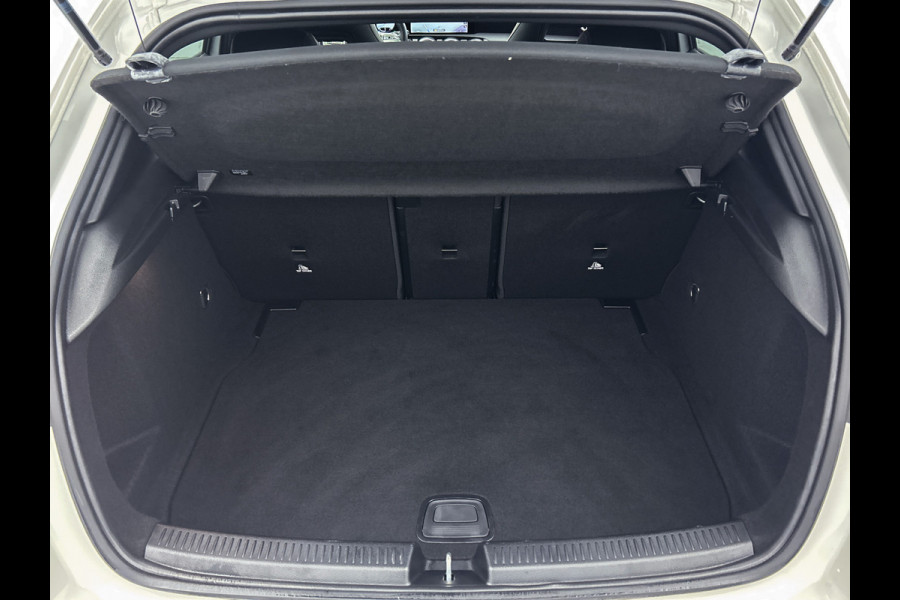 Mercedes-Benz A-Klasse 180 Premium Plus | Panoramadak | elct. bedienbare voor stoelen met memory | Navigatie | Parking support met camera achter | Inclusief 24 maanden MB Certified garantie voor Europa
